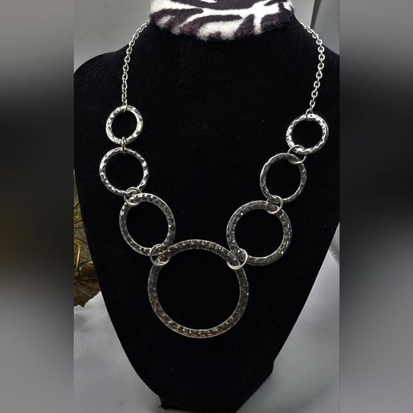 "5/$25" Daisy Fuentes Silvertone Hammered Circle Necklace - Picture 1 of 9